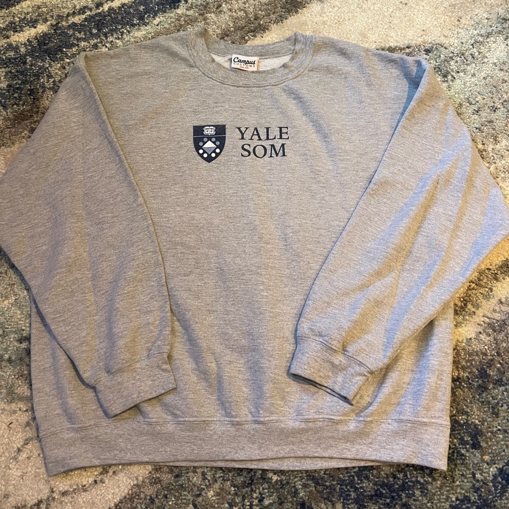 Yale SOM Crewneck Sweatshirt, size extra large.